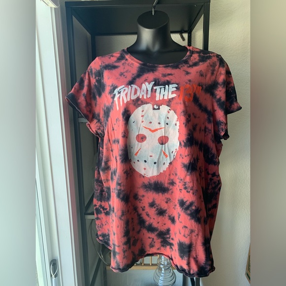torrid Friday The 13th Crew Neck Tee Tie-Dye Red Black Horror Jason Vorhees Tee - Picture 3 of 16